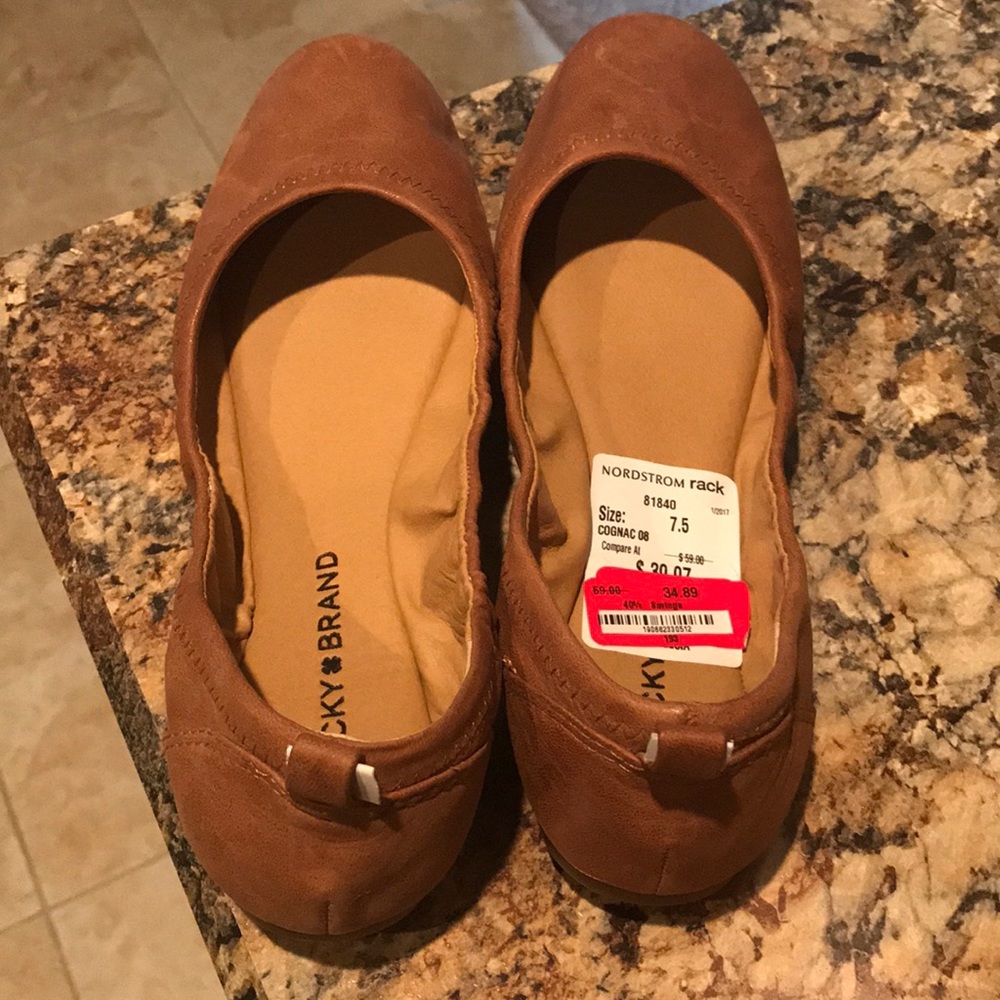 ⭐️NWT⭐️ Brown Flats